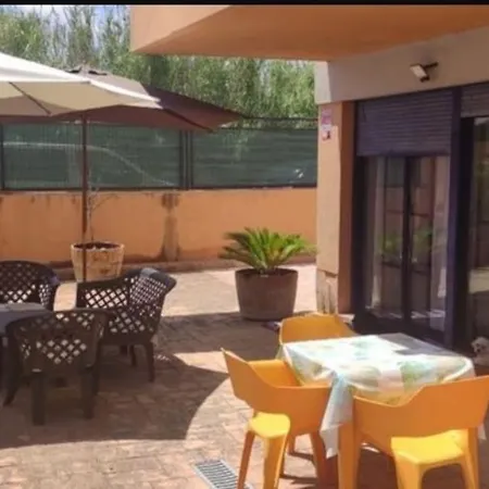 Piso Planta Baja Y Gran Patio Con Piscina Comunitaria Apartamento *